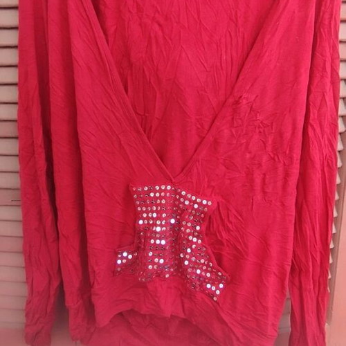 Vintage red hoodie like new with deep neckline and pleats, sizes M L