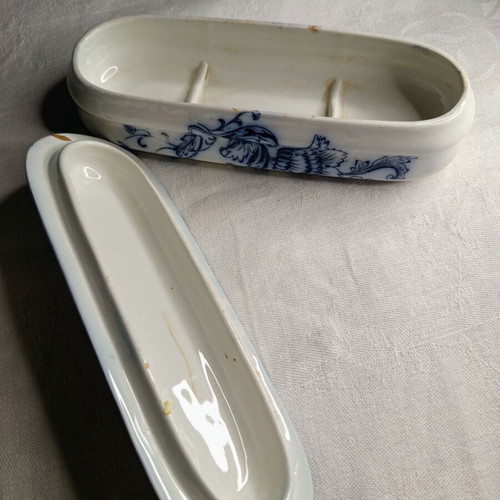 Wedgwood & Co Orient bathroom set used, porcelain toothbrush holder and soap dish