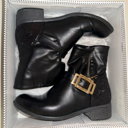 Camille ankle boots size 38 like new, black with gold buckle
