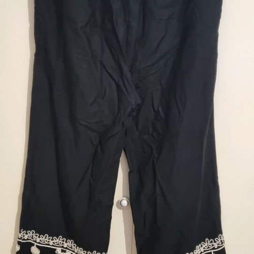 H&M women's pants with embroidery, size XL, like new, black