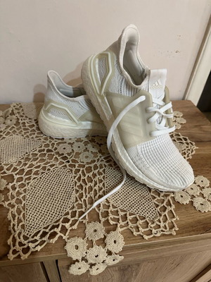 Γυναικεία παπούτσια Adidas αθλητικά καινούργια, άσπρα, νούμερο 37.5