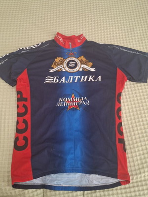 Men's cycling jersey large like new with large neck zipper and 3 back pockets