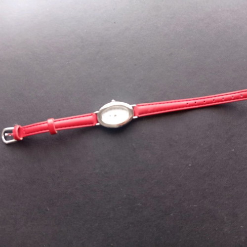 Lip wristwatch women's used, red
