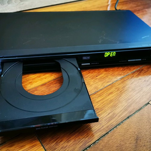 Phillips DVP-3260 DVD USB Player used with 2 free movies