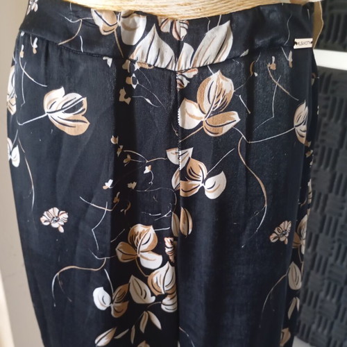 Lisa Kott women's pants used, size M/L, black and beige