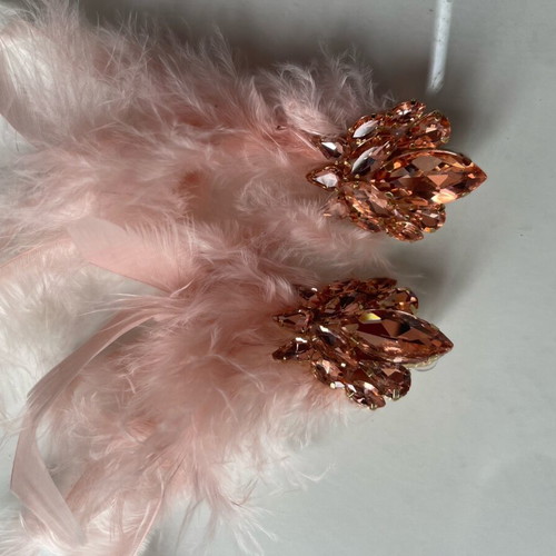 Earrings with pink feathers new