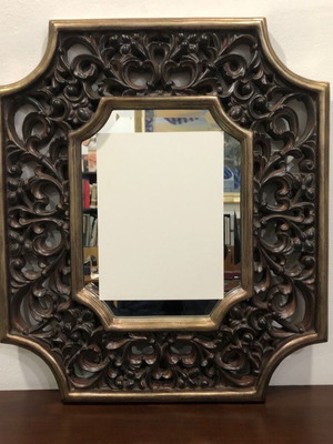 Καθρέπτης ξυλόγλυπτος καινούργιος μέγεθος 67Χ77 εκ.