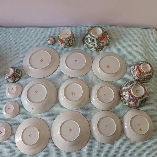 Famille Rose set of 18 pieces like new
