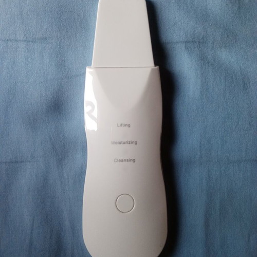 Ultrasonic facial cleansing and tightening device with spatula