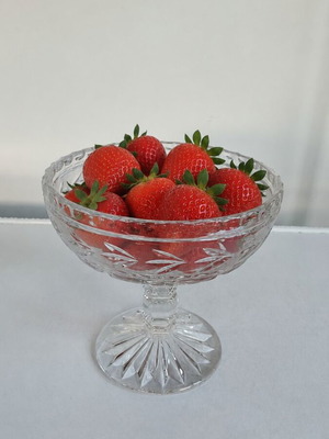 Crystal bowl on stand new, engraved with laurel leaves