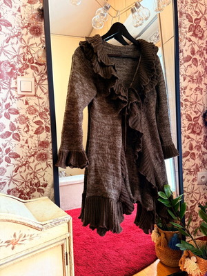 Πλεκτή ζακέτα με βολάν καφέ μελανζέ μεταχειρισμένη, με μαλλί