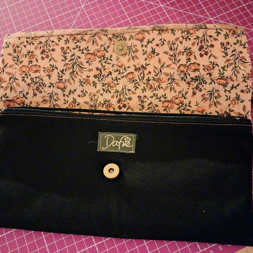 Dafne Handbag like new, black and beige