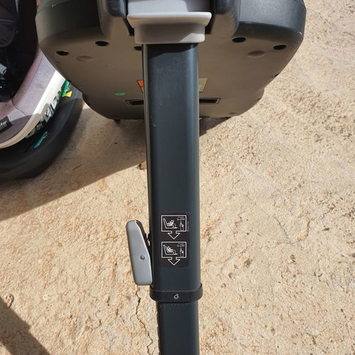 BeSafe iZi Modular Car Seat used with Isofix base