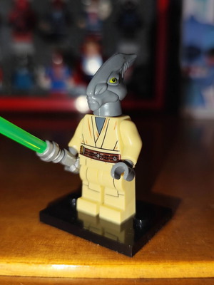 Coleman Trebor figure like new with green lightsaber and stand