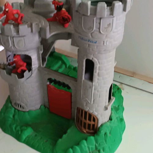Fisher-Price castle with knights used, 7 figures