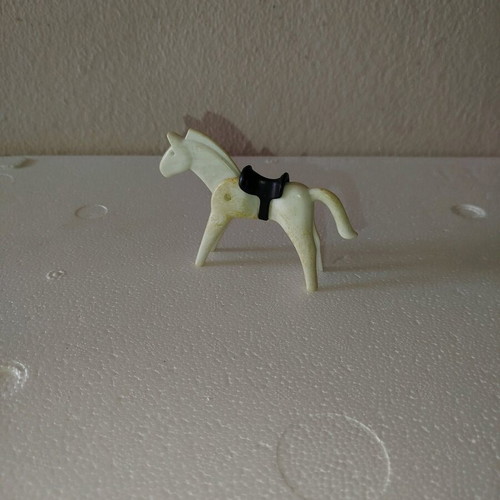 Vintage άλογο Playmobil μεταχειρισμένο με μαύρη σέλα