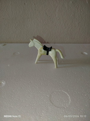 Vintage άλογο Playmobil μεταχειρισμένο με μαύρη σέλα