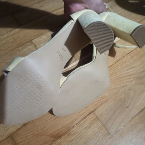 Rossi suede sandals size 39 like new, yellow