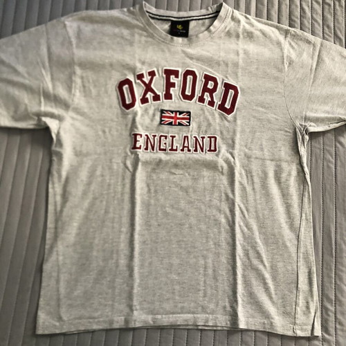 Gift Shop Britain T-shirt L like new, gray with embroidered print