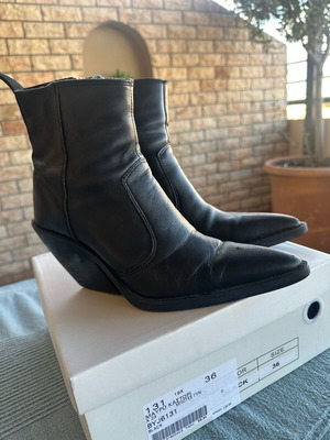Zara cowboy style ankle boots used, black, size 36