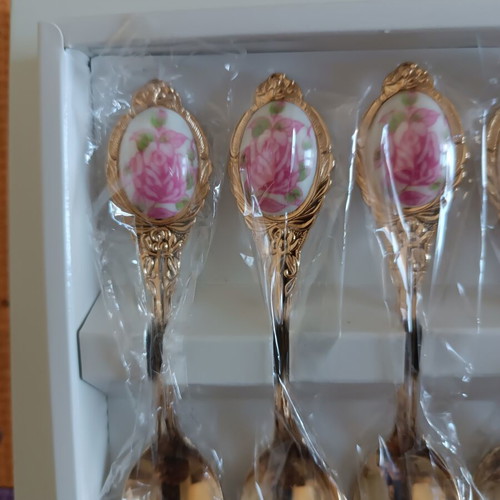 Gold-plated spoons new, set of 6