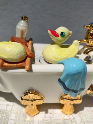 Small retro teapot bathtub with duck like new, Swineside, England