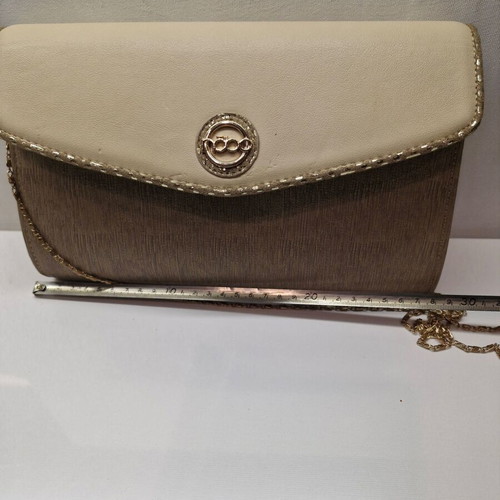 Nobo shoulder bag used with gold chain in beige and gold tones