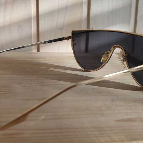 EL Gio sunglasses like new, men's, black and gold