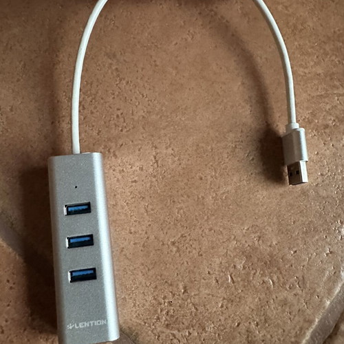 LENTION USB Hub 3-port USB 3.0 like new