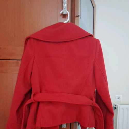 Women's red coat like new, size M, with waist tie