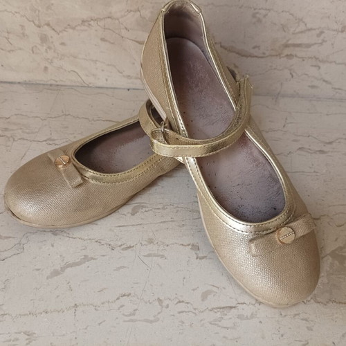 Ballerina shoes gold size 34 like new with leather sole