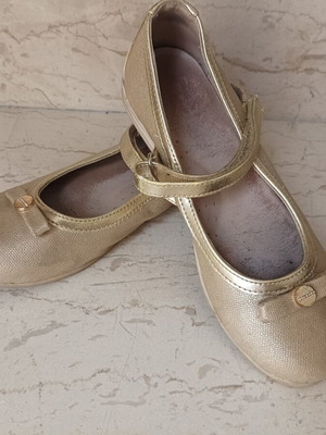 Ballerina shoes gold size 34 like new with leather sole