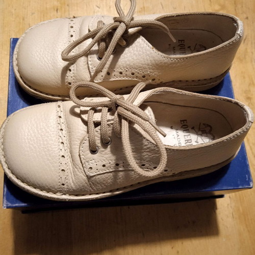Equerry leather beige shoes size 26 like new