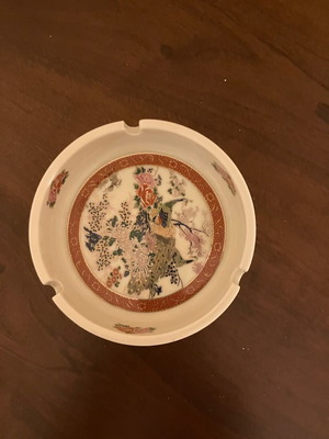 Ashtray made in Japan like new, 38 cm diameter with three cigarette rests