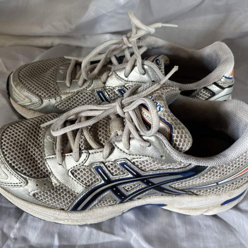 Asics sneakers size 39.5 used, gray