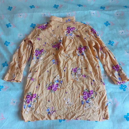Stradivarius shirt like new, spring 3/4 sleeve with floral design