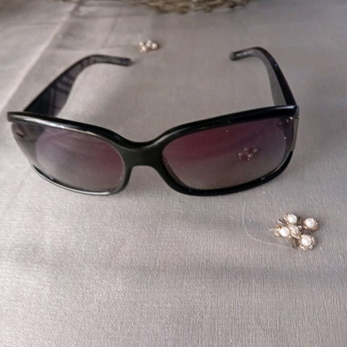 Burberry sunglasses used, acetate with metal details without case