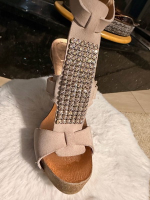 Pedro Garcia beige cream sandal with rhinestones like new