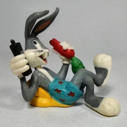 Bugs Bunny vintage miniature figure 1990s, Bullyland hand painted