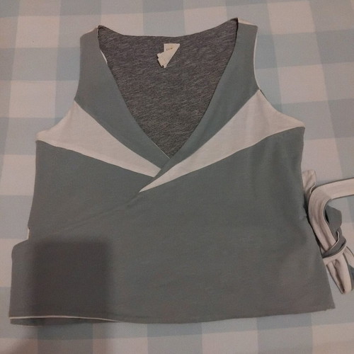 HEEL vest blouse small new, reversible