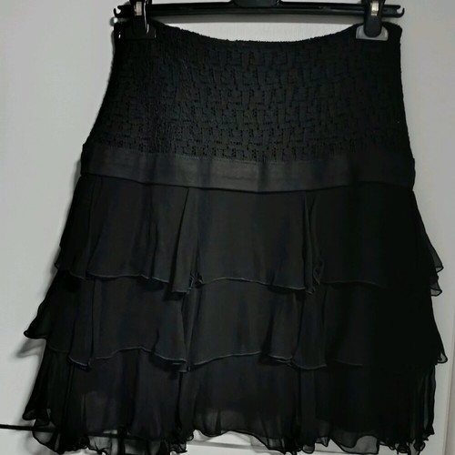High-waisted modern skirt size M new, branded