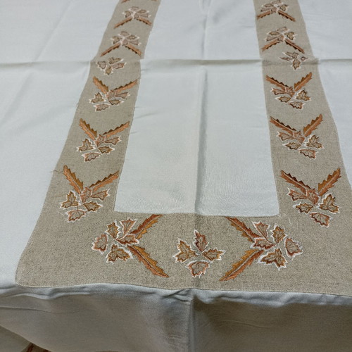 Tablecloth 1.80x1.80 new with 8 napkins, design 4 ecru
