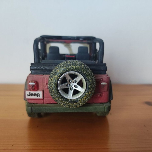 Jeep Wrangler Rubicon 2003 vintage collectible scale 1:27 model car like new