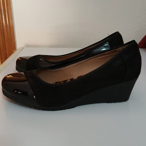 Plato women's platform shoes new, black patent with castor