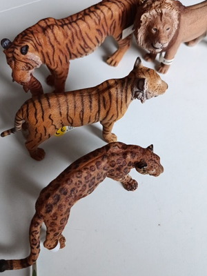 Schleich & Papo figure set with lion, 2 tigers, leopard, new