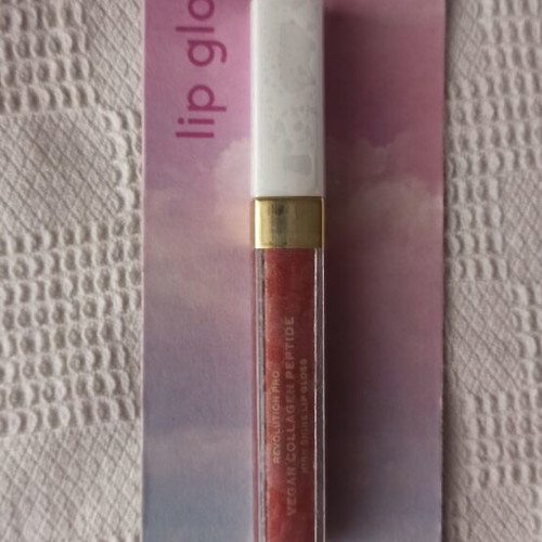 Lip gloss Revolution Pro new, sealed
