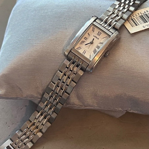Lorus ladies watch 20mm like new, white