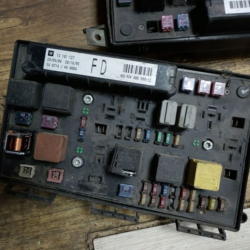 Opel Astra H fuse box 1.6 13191127 FD