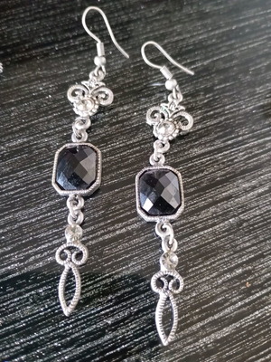 Dangling earrings like new with hematite stone