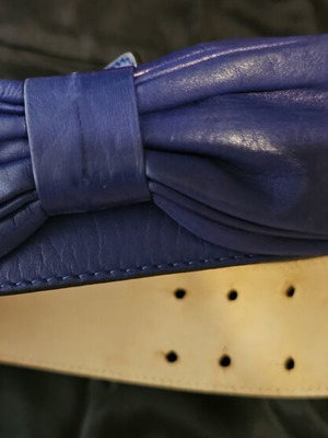 Δερμάτινη ζώνη Moschino μπλε μέγεθος 80 σαν καινούργιο